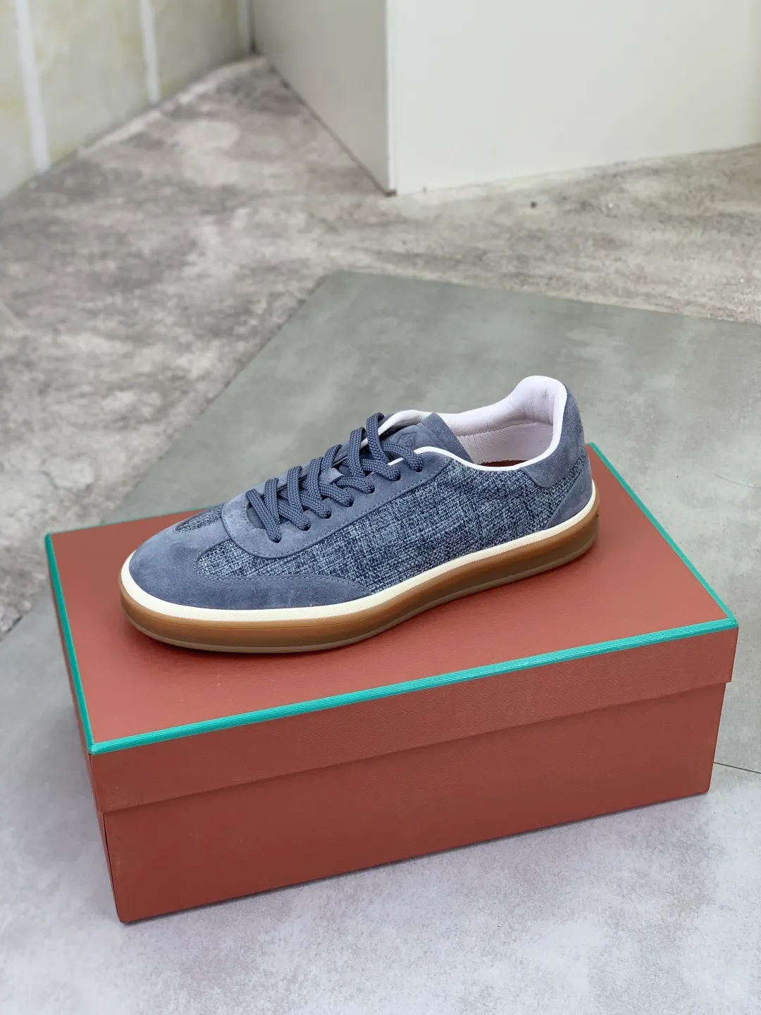 Men's Men's Shoes 💰P560 New Style 💰 The latest casual shoes Loro Piana 💯 Top grade 💯 Buy the original copy 💯 Founded the existing Loro Piana company on April 24, 1924. It is now the sixth generation of family business, providing the best quality products to customers who are discerning about taste and quality. Imported original fly woven fabrics with cowhide fabrics, plain calfskin lining, hand-stitched threads with cowhide feet, original packaging, high-end outsole, size: 38-45 (custom-made for 46), 7️⃣ colors available